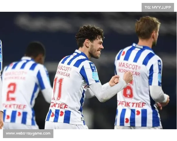 埃因霍温荷甲3-0完胜费耶诺德，领先优势扩大